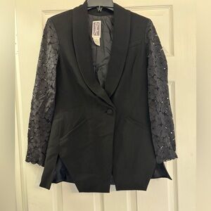 Chic Black Lace Sleeve Blazer